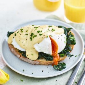 A Guide to Cooking Eggs Florentine: A Timeless Dish of Spinach and Poached Eggs