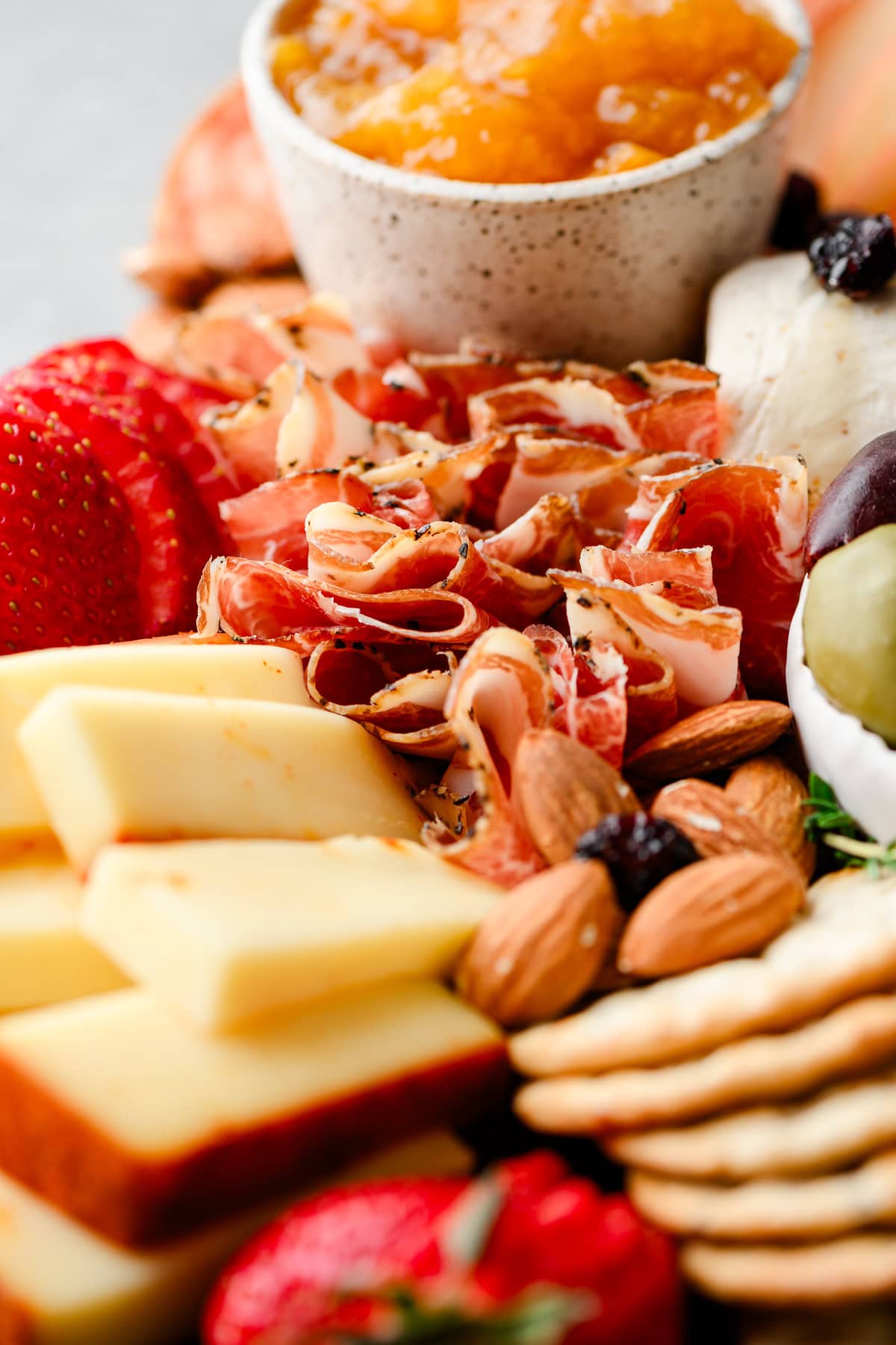 An All-Inclusive Manual for Crafting the Ideal Charcuterie Board