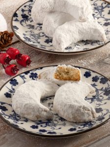 Classic Greek Butter Cookies: Kourabiedes