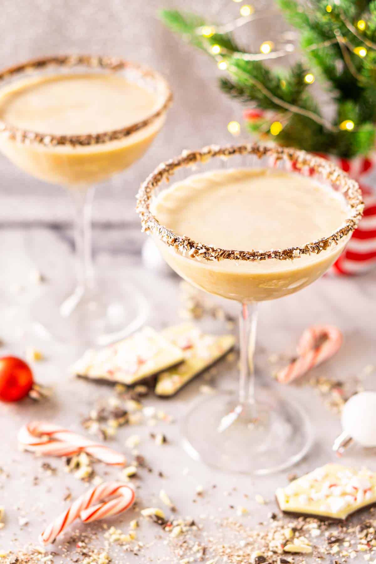 "How to Prepare a Candy Cane Martini: A Cheerful Holiday Drink Recipe"