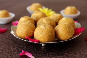 How to Prepare Besan Ladoo: A Guided Recipe