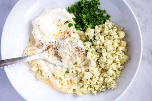 How to Prepare Blue Cheese Dressing at Home