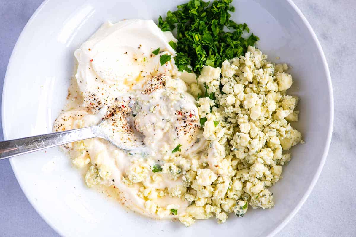 How to Prepare Blue Cheese Dressing at Home