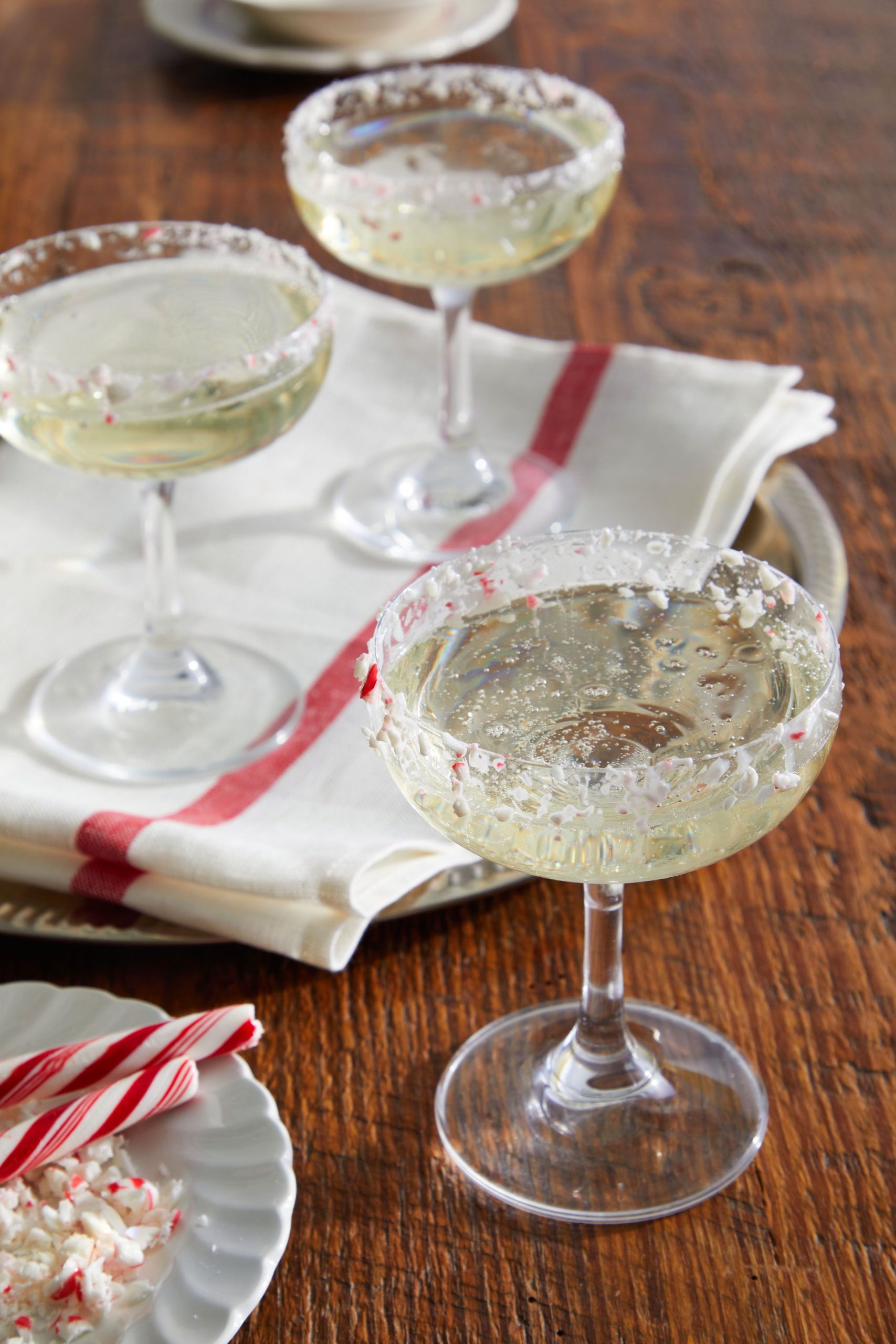 Candy Cane Martini: A Cheerful Yuletide Beverage Recipe