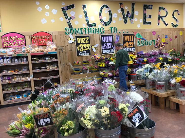 Everything to Know Before Ordering Your Wedding Flowers at Trader Joeâs, According to 3 of the Grocerâs Floral Experts