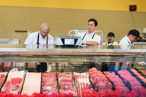 I Asked 2 Grocery Store Butchers How to Pick Out the Best Meat and Save Money â Hereâs What All Shoppers Need to Know