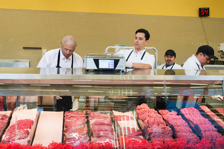 I Asked 2 Grocery Store Butchers How to Pick Out the Best Meat and Save Money â Hereâs What All Shoppers Need to Know