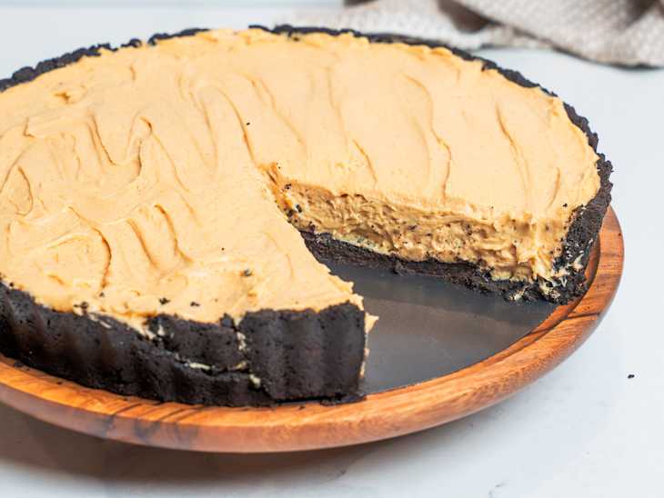 the Pioneer Woman's Chocolate Peanut Butter Pie