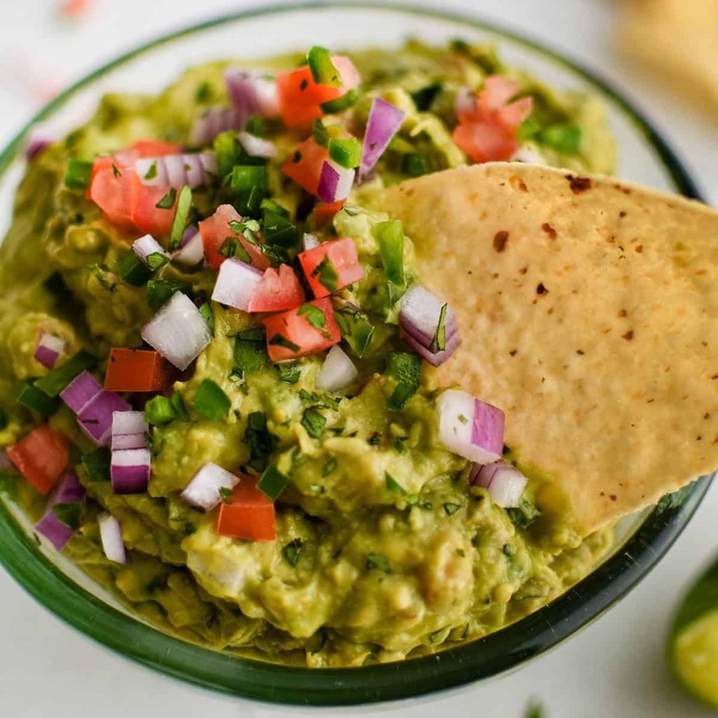 Easy Recipe for Preparing Guacamole at Home