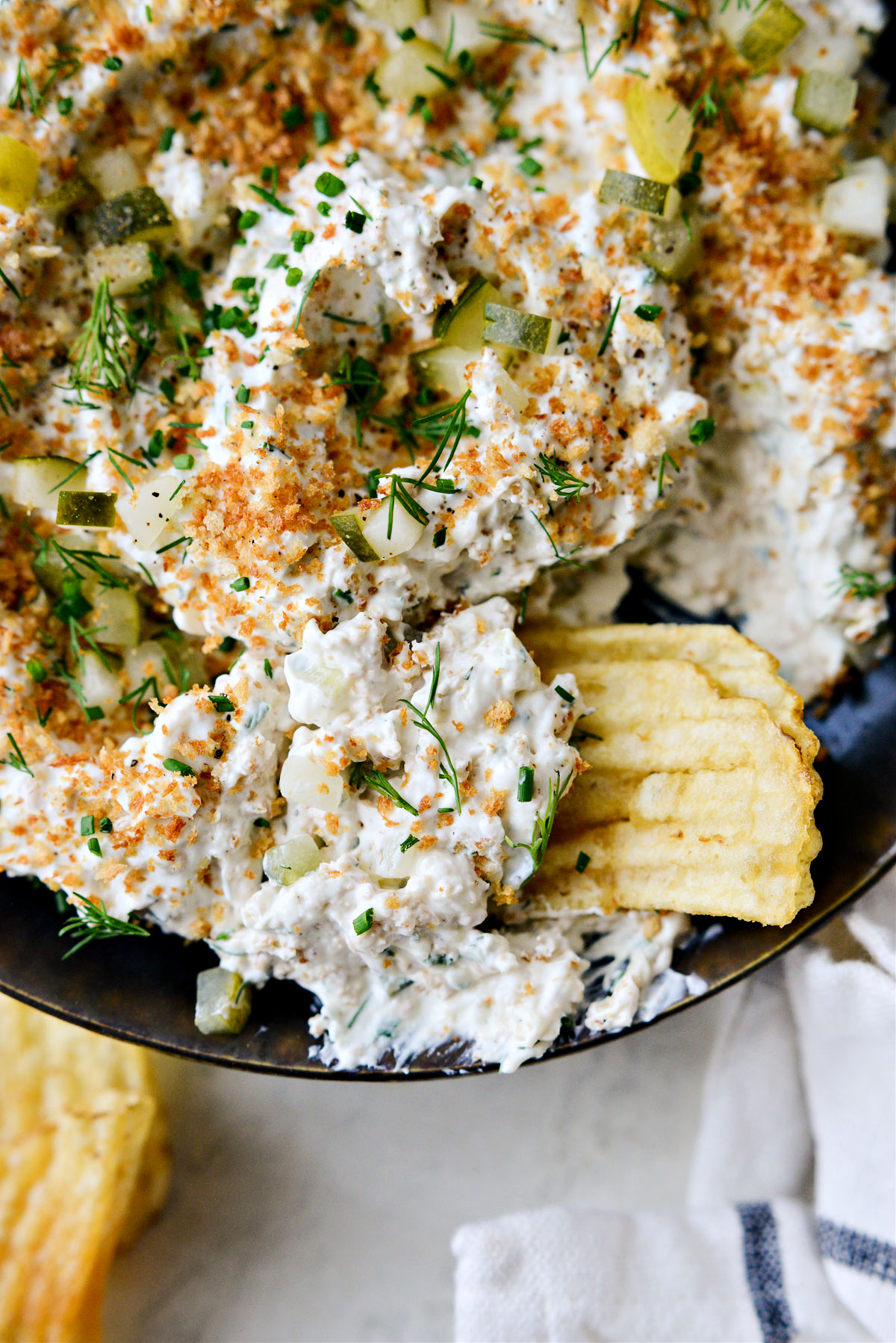 Four-Ingredient Dill Pickle Dip: An Easy and Fast Recipe