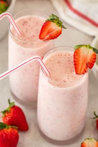 How to Prepare a Strawberry Milkshake: A Detailed Recipe