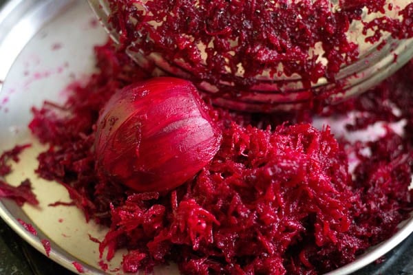 How to Prepare Beetroot Halwa: An Easy-to-Follow Recipe