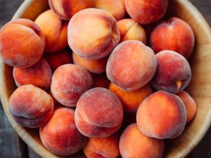 I Donât Squeeze or Sniff a Peach to Tell if Itâs Juicy â I Follow This Farmerâs Brilliant âTennis Ballâ Rule Instead