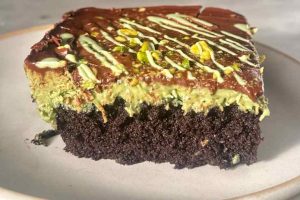 I Tried Costcoâs New Dubai Chocolate Cake That Everyoneâs Talking About, and I Already Wish I Grabbed 2 More