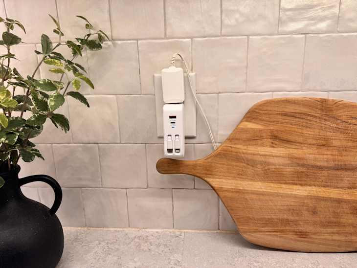 Retractable cord charger.