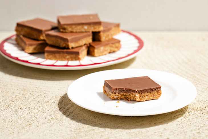 Trisha Yearwood No-Bake Chocolate-Pretzel-Peanut Butter Squares.