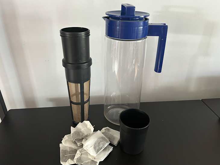 Takeya Flash Chill Iced Tea Maker with tea bags