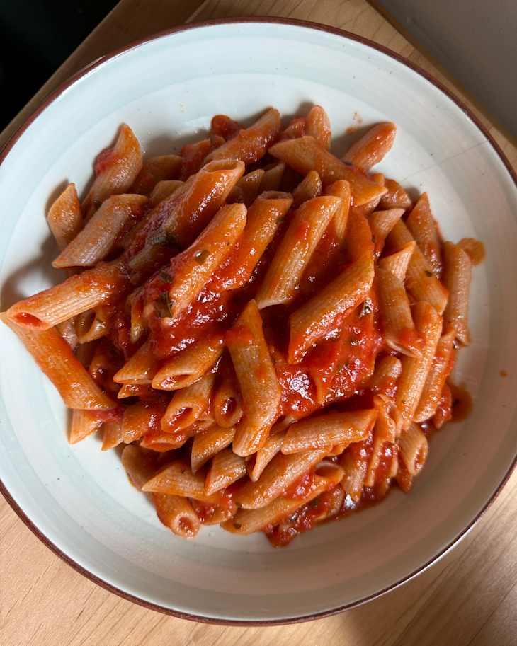Pasta with tomato sauce.