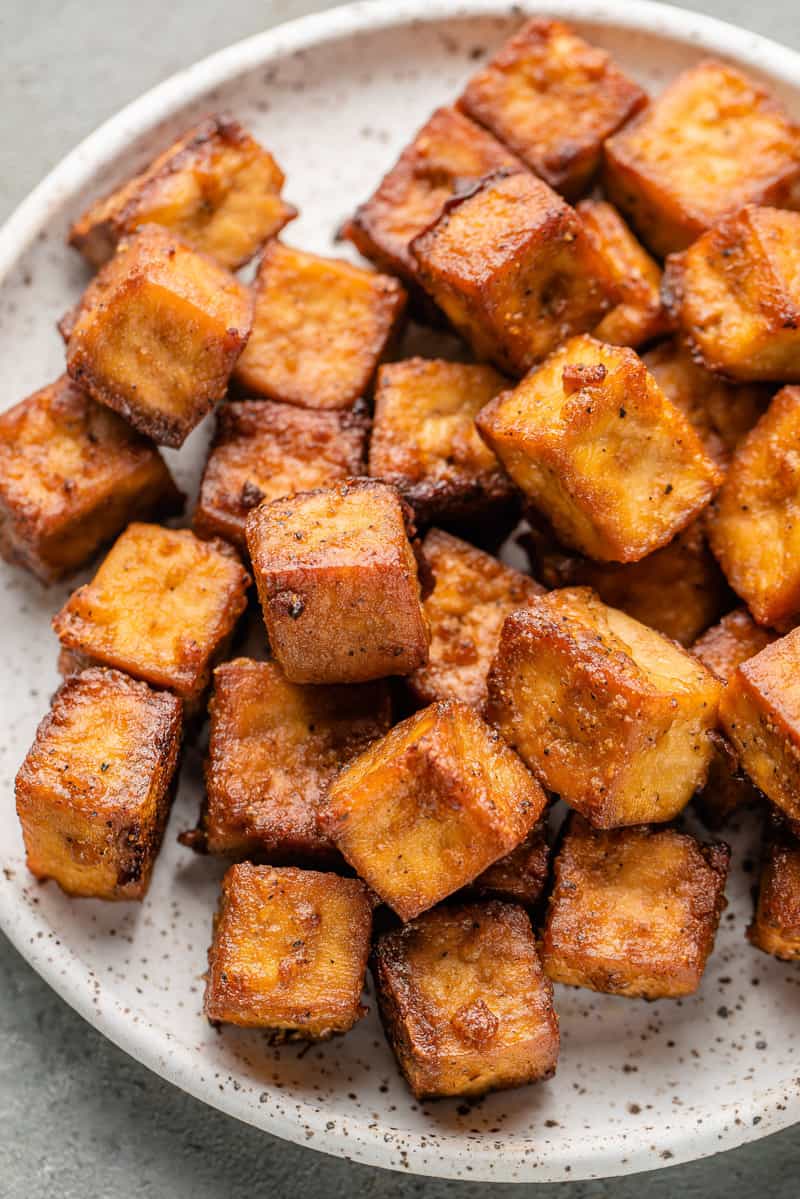 Oven-Roasted Honey Garlic Tofu Pieces with a Crunchy Consistency