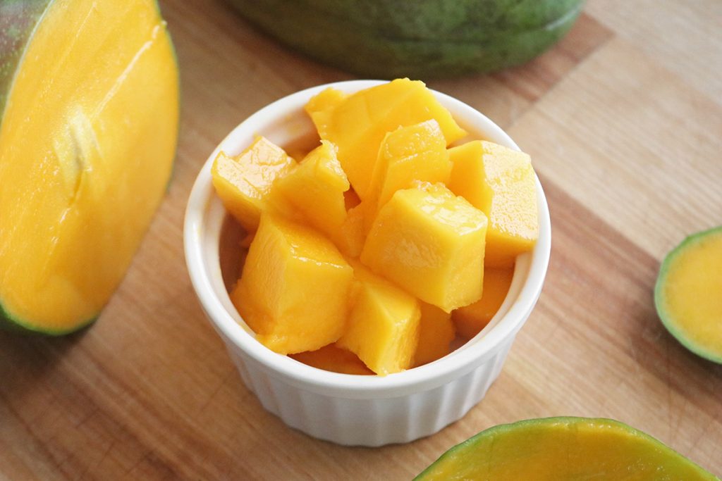 Step-by-Step Instructions for Slicing a Mango