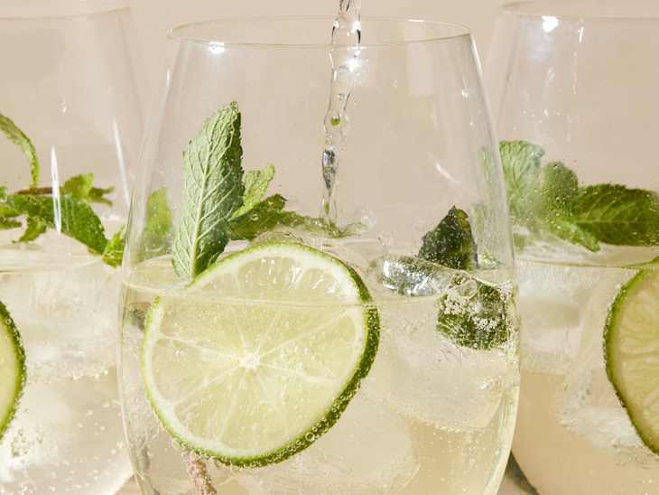 The 108-Year-Old âSouthsideâ Cocktail Has Completely Taken Over My Summer (Only 4 Ingredients!)