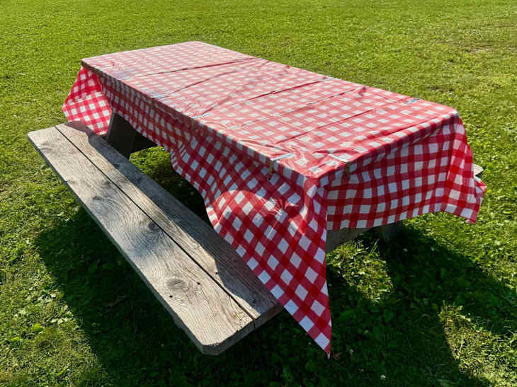 Tablecloth with clips