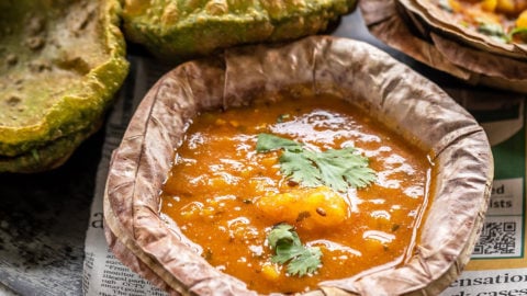 Aloo Rasedar: A Recipe for Potato Curry Excluding Onion and Garlic