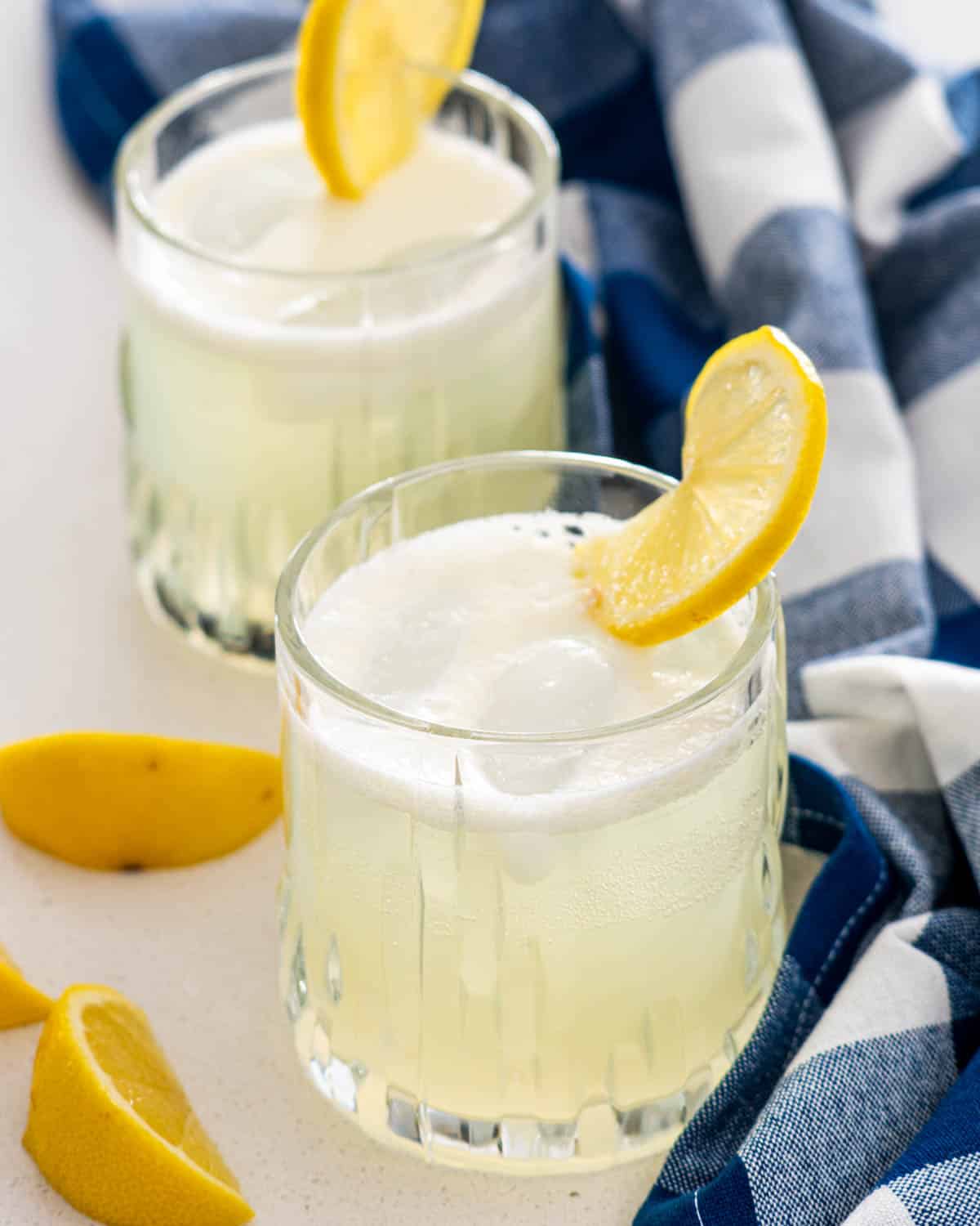 How to Create a Traditional Gin Fizz Cocktail