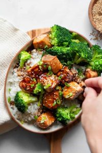 How to Prepare Teriyaki Salmon Bowls Utilizing an Air Fryer or Oven
