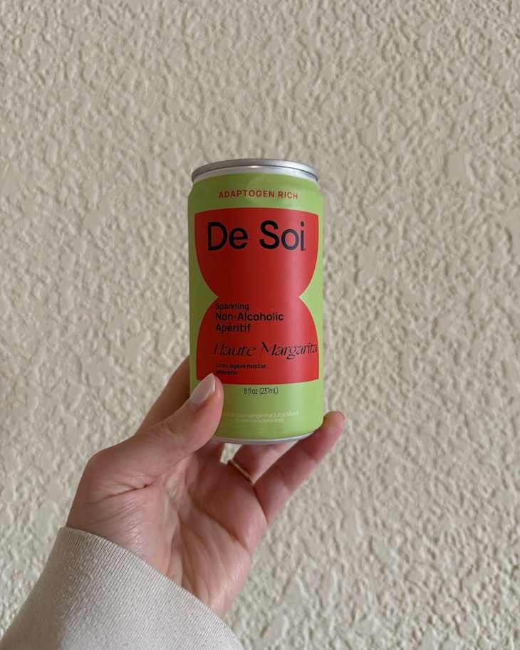 Someone holding can of De Soi Non Alcoholic margarita.
