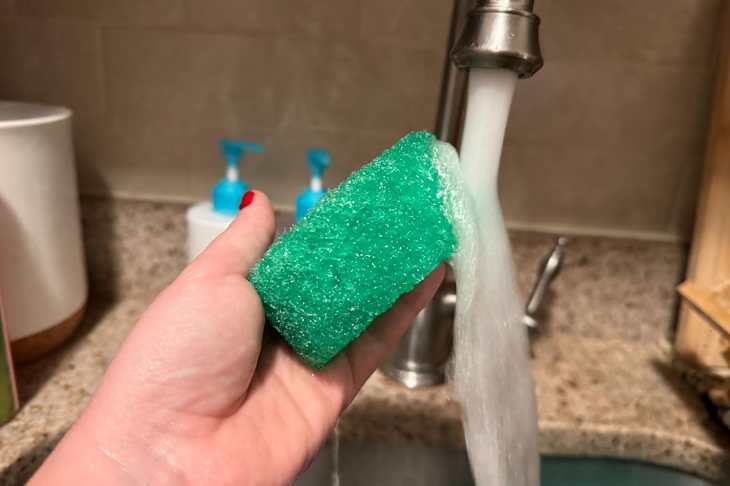 Water running over green Sponge Daddy color sponge.