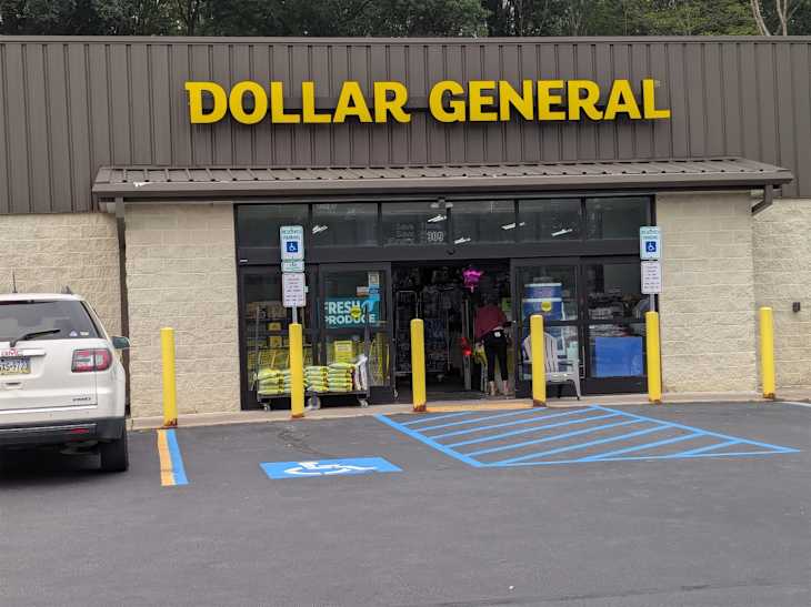 Exterior of Dollar General.