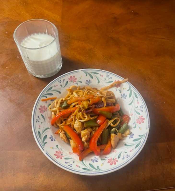 Chicken Stir Fry with Lo Mein noodles
