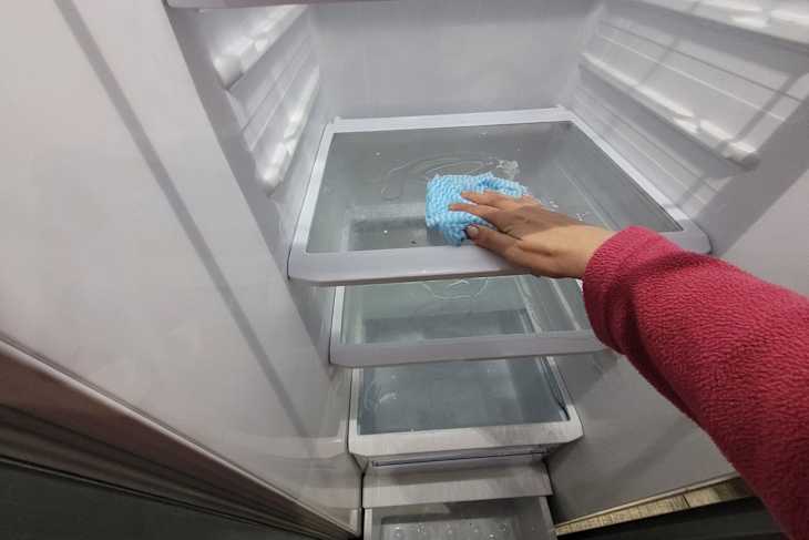 Fridge cleaning, organizing method.