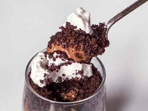 Reese Witherspoonâs Mud Pie Trifle Is My New Favorite Dessert