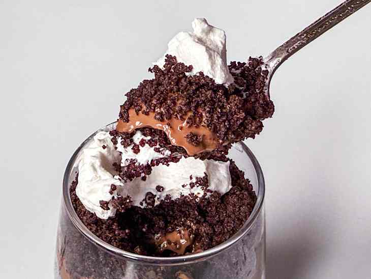 Reese Witherspoonâs Mud Pie Trifle Is My New Favorite Dessert