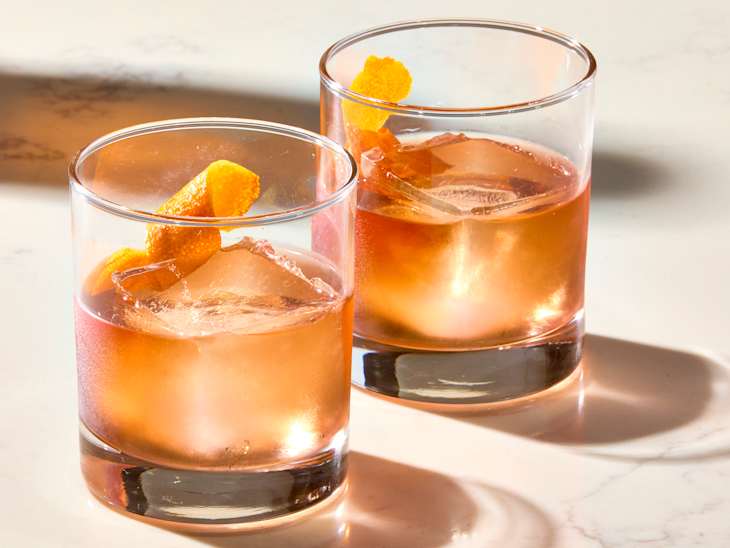 This Bartender Just Taught Me a Game-Changing 2-Ingredient Cocktail Upgrade