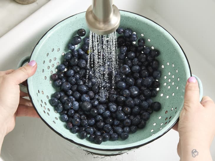 This Is the Best Way to Wash Produce, According to a New Study (Itâs So Simple!)