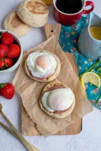 Eggs Florentine: A Timeless Recipe Featuring Poached Eggs atop Spinach and English Muffins