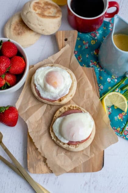 Eggs Florentine: A Timeless Recipe Featuring Poached Eggs atop Spinach and English Muffins