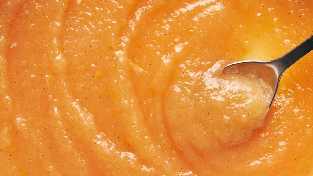 How to Prepare Homemade Applesauce