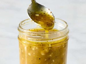 I Make Salads for a Living â Here's My #1 Trick for the Best "House Dressing"