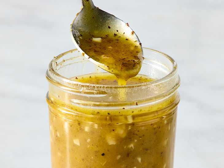 I Make Salads for a Living â Here's My #1 Trick for the Best "House Dressing"
