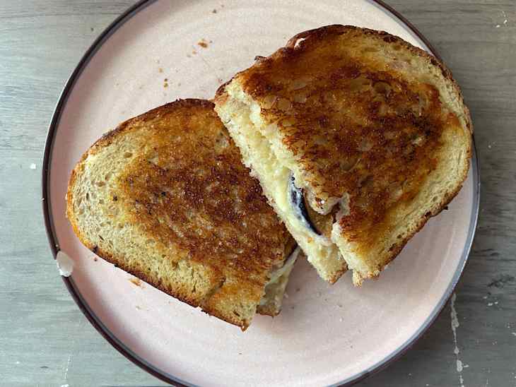 Grilled cheese sandwich upgraded with figs for Autumn.