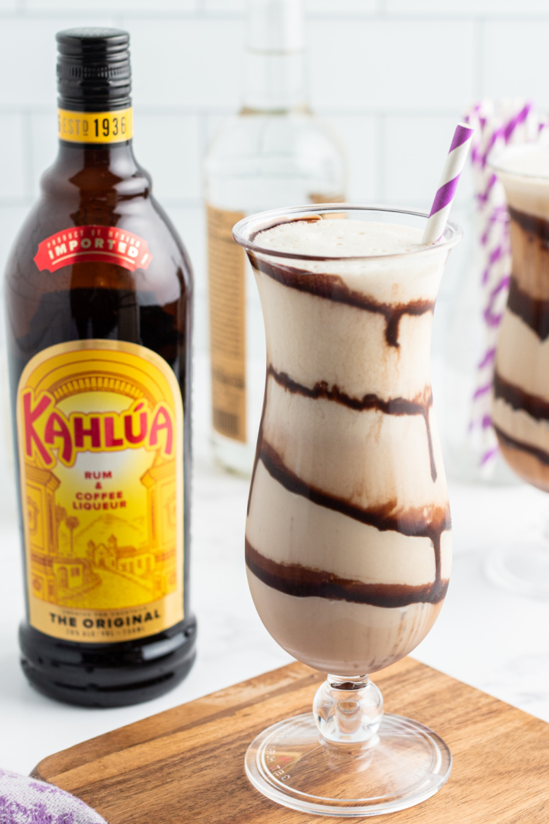 Steps to Make a Classic Mudslide Cocktail