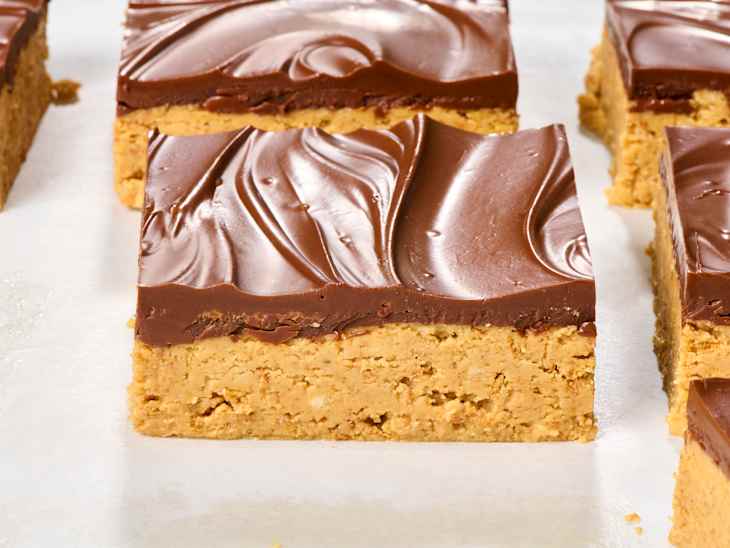 These 5-Ingredient Peanut Butter Cup Bars Taste Just Like a Reese's