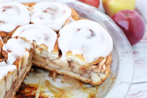 Warm Autumn Delight: Apple Scones with Cinnamon Glaze Recipe
