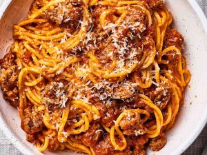 We Asked 3 Chefs to Name the Best Jarred Spaghetti Sauce, and They All Said the Same Thing