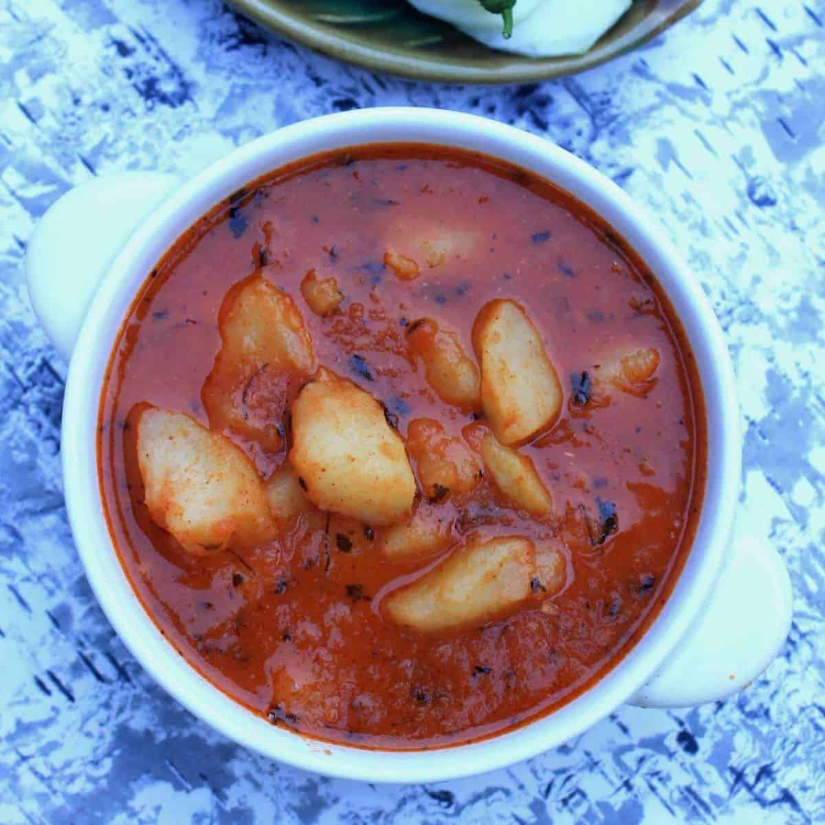 Aloo Rasedar: A Recipe for Potato Curry Excluding Onion and Garlic