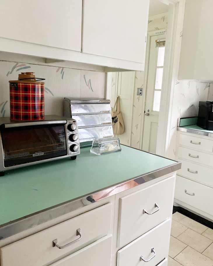 Kitchen before renovation.